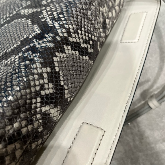 Banana Republic Snakeskin Embossed Split Cow Leather Crossbody Bag NWOT - Picture 12 of 15